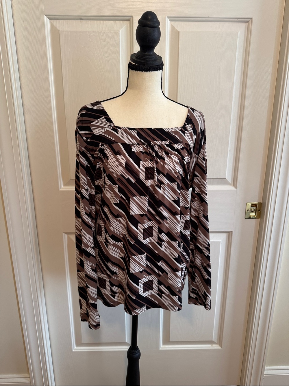 East 5th Women’s Geometric Print Long Sleeve Top Size Large Brown Black